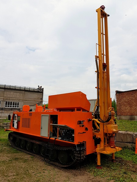 Уфимский завод геологоразведочного оборудования производит гусеничные транспортёры УГТ-Б7